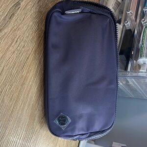 Lululemon everywhere belt bag in dark purple/grey color